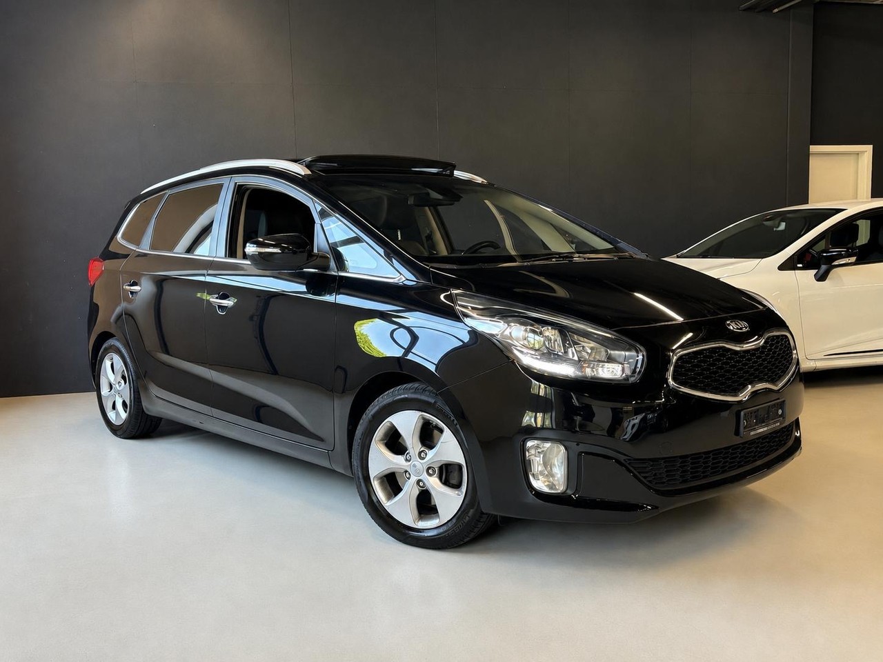 KIA Carens 1.7 CRDi Style DCT – Foto 4
