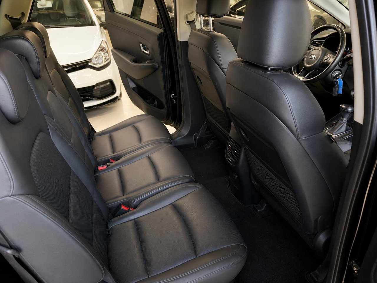 KIA Carens 1.7 CRDi Style DCT – Foto 15
