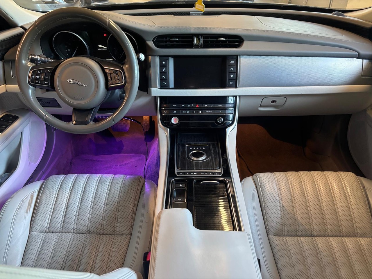 JAGUAR XF 20d Portfolio AWD Automatic – Foto 11