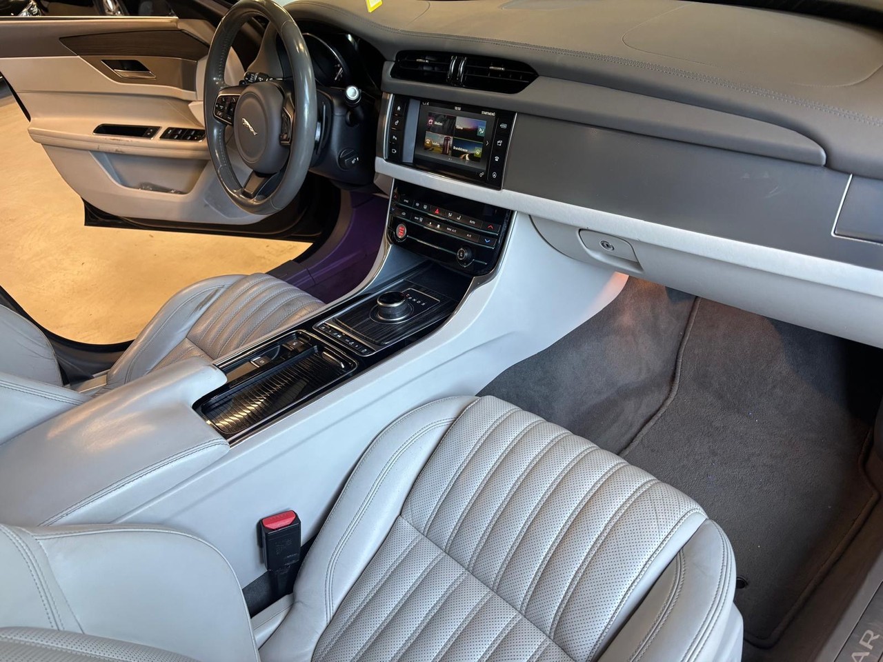 JAGUAR XF 20d Portfolio AWD Automatic – Foto 9