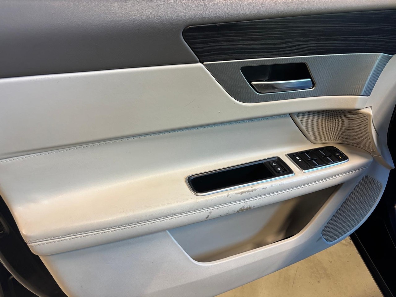 JAGUAR XF 20d Portfolio AWD Automatic – Foto 12
