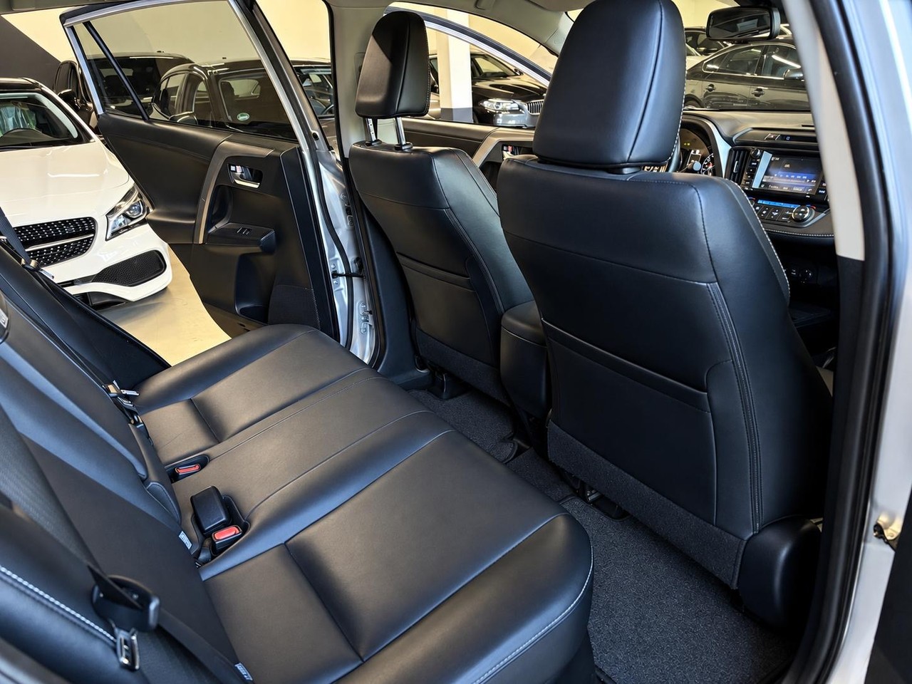 TOYOTA RAV-4 2.5 HSD Trend e-CVT – Foto 16