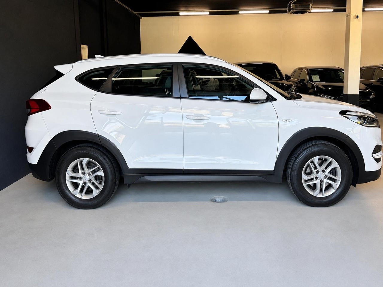 HYUNDAI Tucson 1.7 CRDI Plena 2WD DCT7 – Foto 9