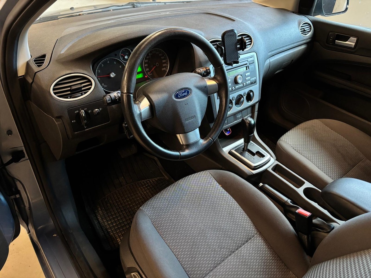 FORD Focus 2.0i Trend – Foto 12