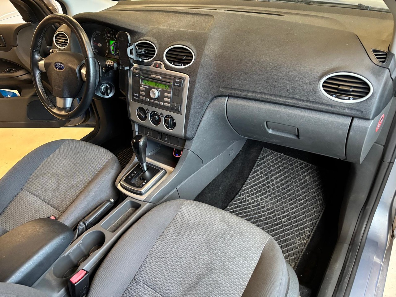 FORD Focus 2.0i Trend – Foto 11