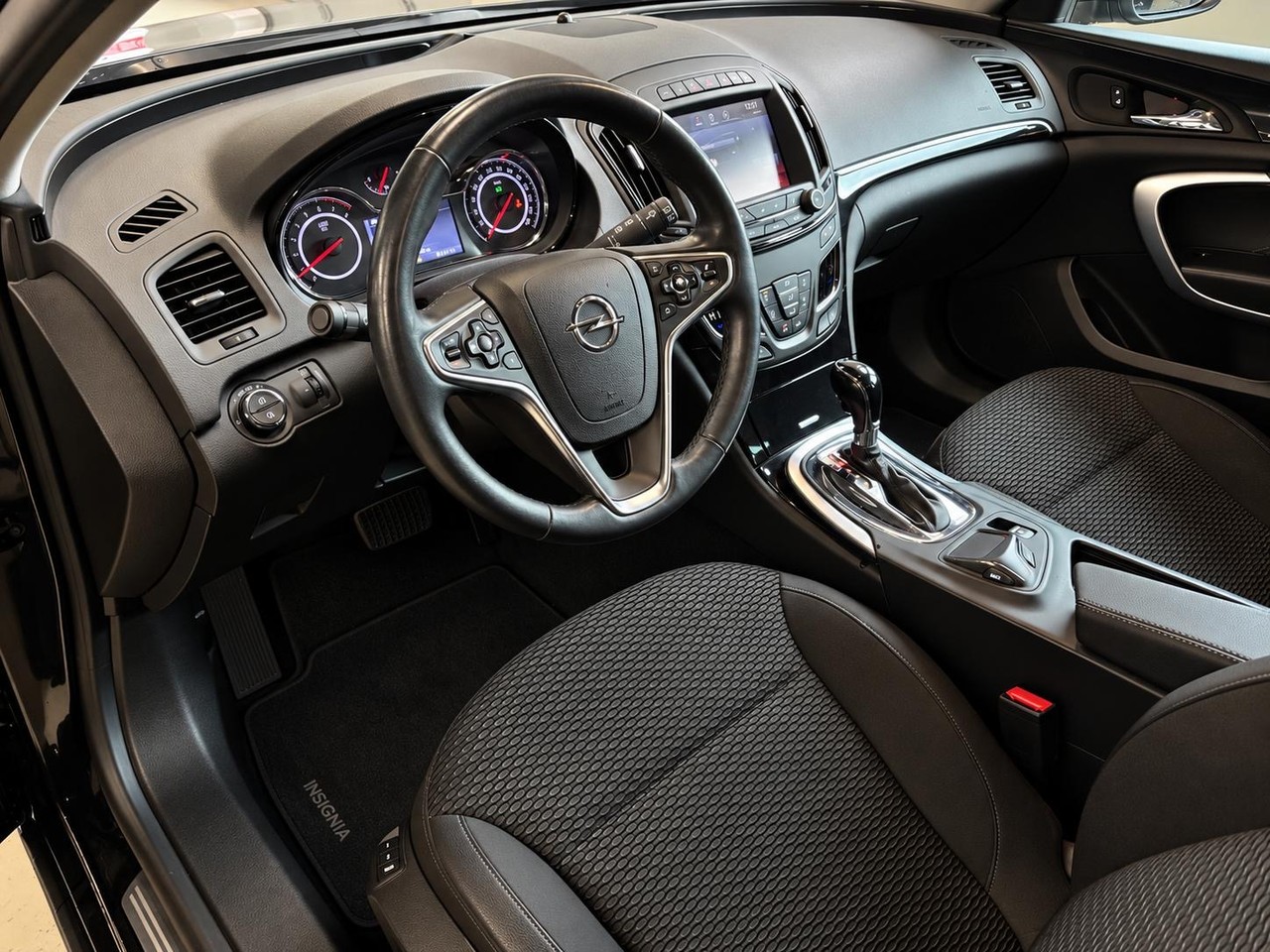 OPEL Insignia ST 2.0 Turbo Sport 4WD Aut. – Foto 11 von 20