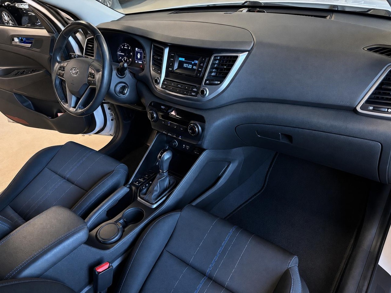HYUNDAI Tucson 1.7 CRDI Plena 2WD DCT7 – Foto 12 von 16